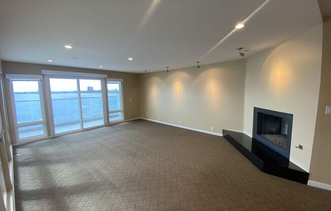 $1000 move-in special Stunning 3 Bed 2.5 Bath Unit with a View!!!