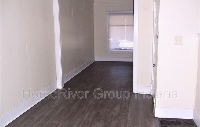 2 beds, 1 bath, 1,008 sqft, $900