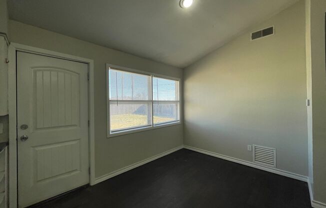 Pre-Leasing 4 bed 2 bath