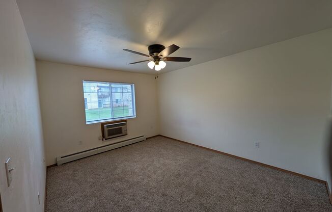 2 beds, 1 bath, 1,100 sqft, $1,359, Unit 1053 6309
