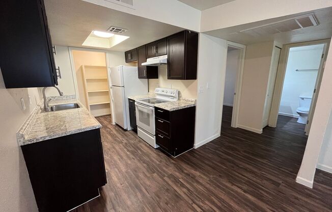 2 beds, 1 bath, 950 sqft, $1,225, Unit 109