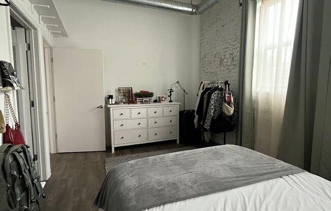 2 beds, 2 baths, $2,975, Unit 302