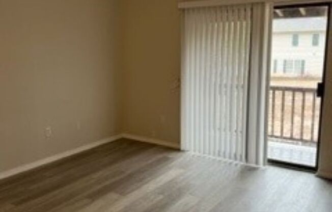 Condominium in Greenbrier: RENOVATED AND  INCLUDES WASHER/DRYER!