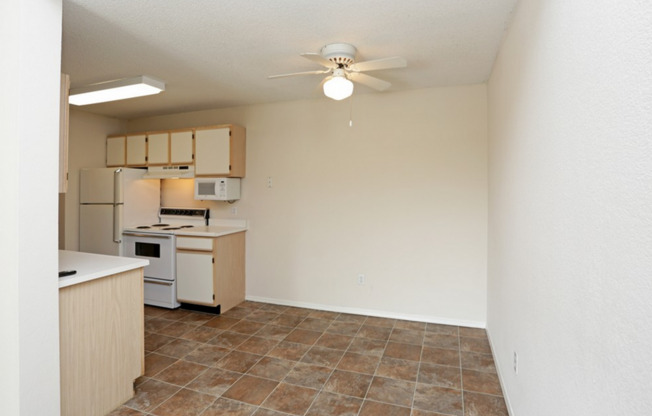 2 beds, 1 bath, 957 sqft, $970, Unit 2203