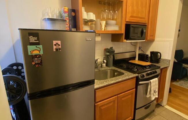 1 bed, 1 bath, $3,000, Unit 11