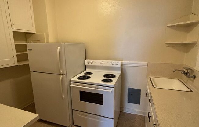 2 beds, 1 bath, 860 sqft, $1,695, Unit 211