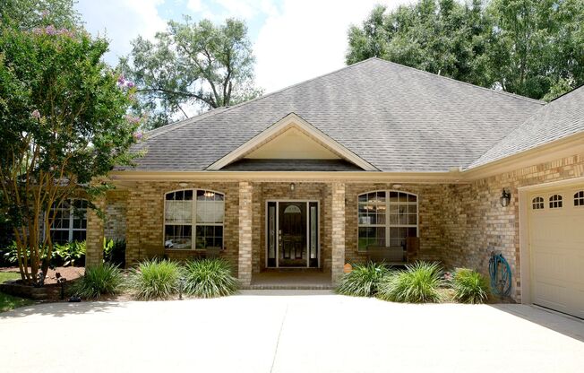 Incredible Home in Crestview!  (South of I-10)