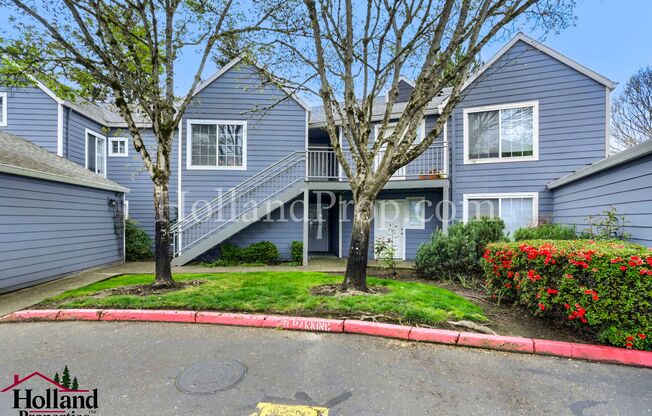 Beautiful 2-Bedroom Condo with a Garage!