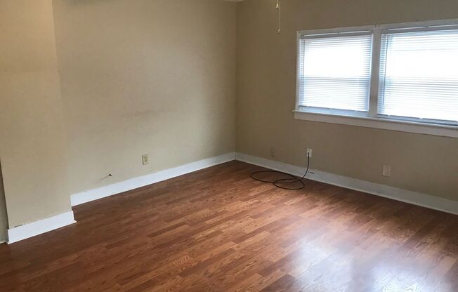 2 beds, 1 bath, $895