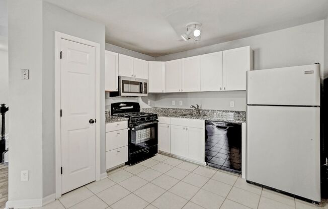 3 beds, 2.5 baths, $1,650, Unit Unit 105