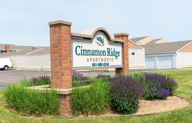 a sign in front of a building that says cinnamon ridge apartments