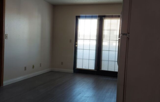 DOWNSTAIRS UNIT. 1 BEDROOM AND 1 BATHROOM. THE HOME FEATURES A FULLY RENOVATED KITCHEN. KITCHEN AND DINING AREA. LAUNDRY ROOM IN UNIT.  GREAT COMMUNITY WITH CLUBHOUSE. TENNIS COURT, SWIMMING POOL, SPA.