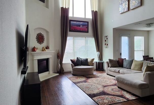 This 3,917 square foot single family home has 5 bedrooms and 3.5 bathrooms.