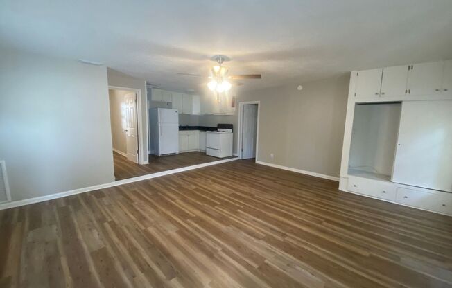 2 beds, 1 bath, $1,300