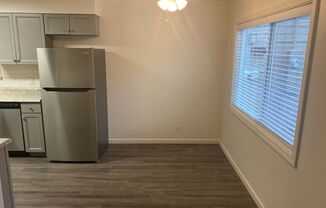 2 beds, 1 bath, $1,845, Unit 173- 554 NW Canyon, MAIN HOUSE