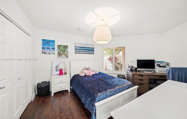 9420 NW 18 PL