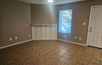 2 beds, 1 bath, $800, Unit B