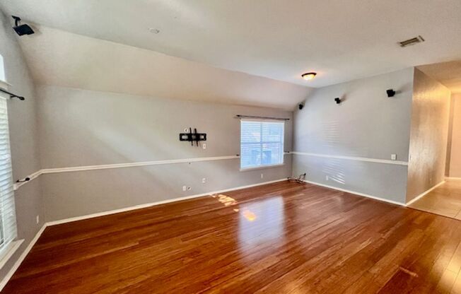 Steeds Crossing / One Story / 3 bedrooms, 2 bath, 2 living / Pflugerville ISD
