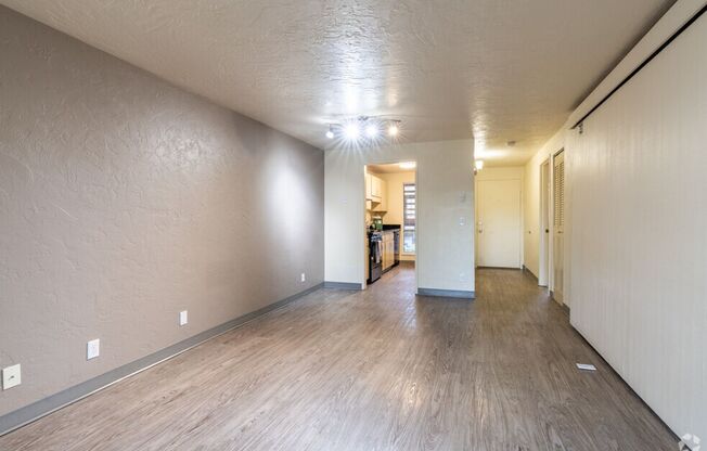 2 beds, 1 bath, 840 sqft, $1,582, Unit 0111