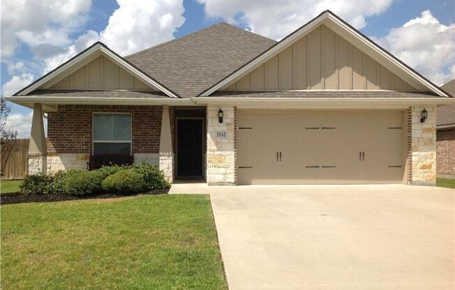 Beautifully renovated 4 bed, 3 bath house within minutes of Texas A&M!!