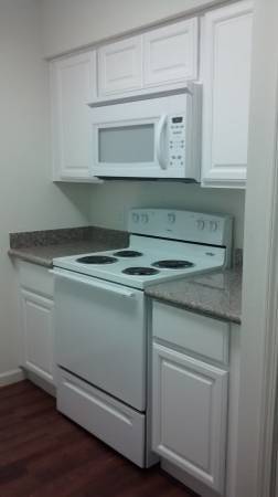2 beds, 1 bath, 864 sqft, $1,395, Unit 202