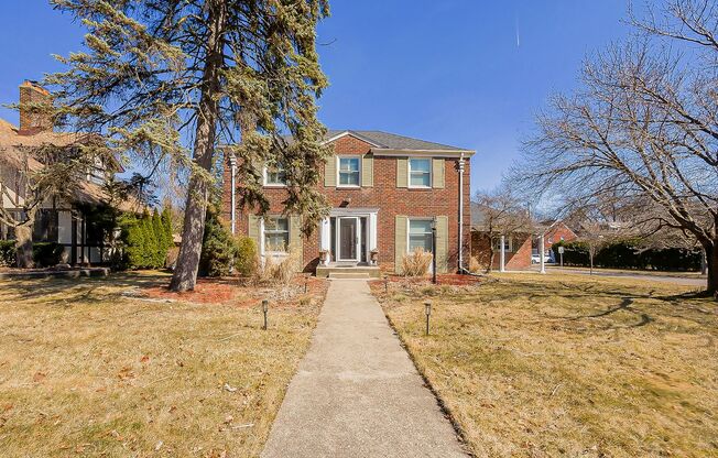 Welcome to this beautiful Fully furnished 3-bedroom, 3-bathroom home located in the desirable Grosse Pointe Park, MI.