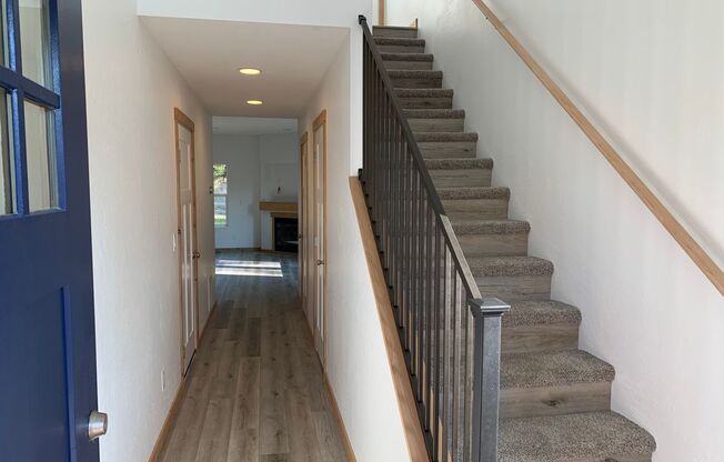 1911/1913 E Montana Ave