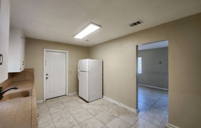 2 beds, 1 bath, $1,395