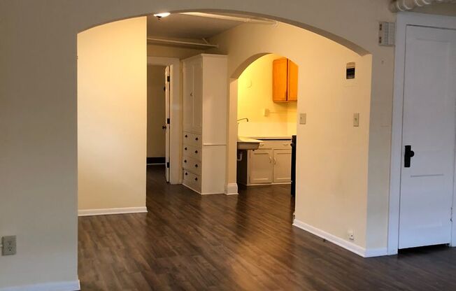 1 bed, 1 bath, 750 sqft, $975