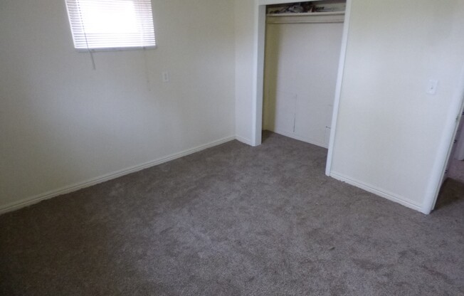 2 beds, 1 bath, $1,100