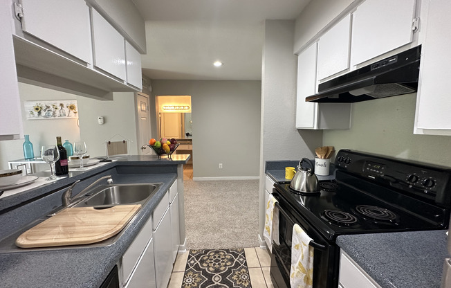 1 bed, 1 bath, 697 sqft, $899