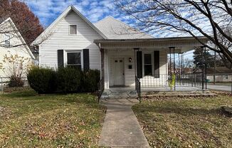 Spacious  2 bedroom 1 bath home Available Now!