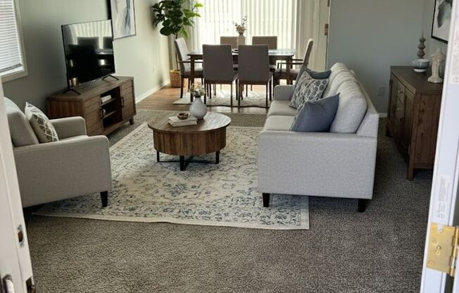 2 beds, 1 bath, 825 sqft, $940