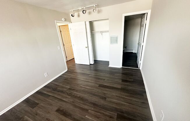 2 beds, 1 bath, 900 sqft, $995, Unit 3253-105