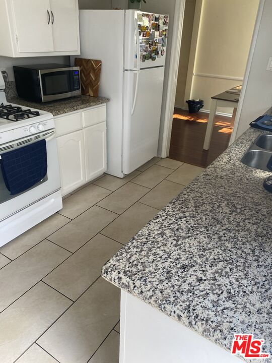 1018 1/2 S WOOSTER ST