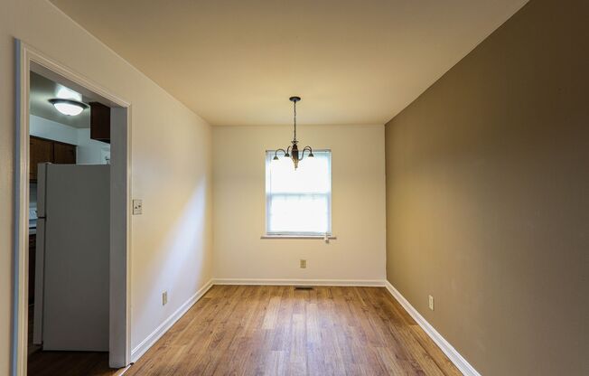 2800 2947 RAVENSWOOD DR