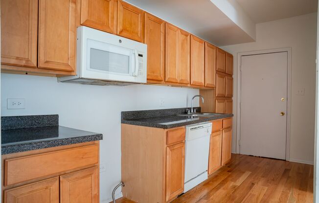 1 bed, 1 bath, 400 sqft, $1,475, Unit 4633-3C