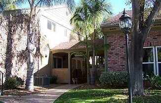 Private upstairs 2 bedroom 2 bath condo in La Mesa, very quiet complex