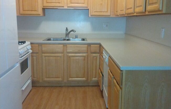 2 beds, 1 bath, 1,500 sqft, $3,300