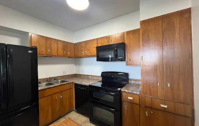 1 bed, 1 bath, $1,650, Unit UNIT UPPER BROADWAY 905