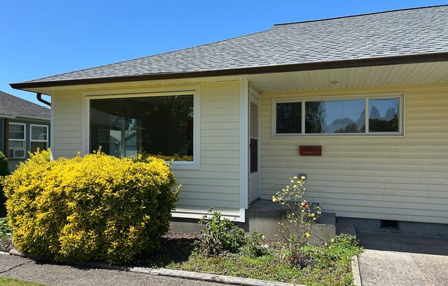 Beautifully Renovated Duplex for Rent –  Longview