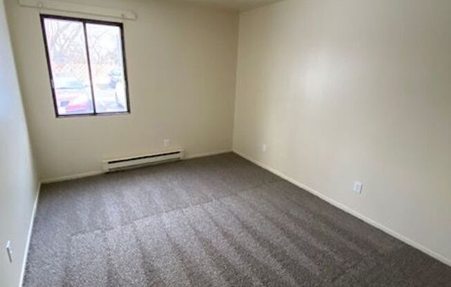 2 beds, 1 bath, 900 sqft, $950, Unit 9