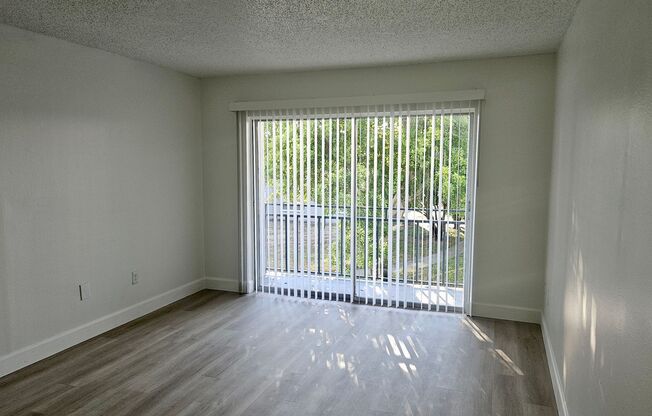 2 beds, 1 bath, 927 sqft, $1,550, Unit 80-10