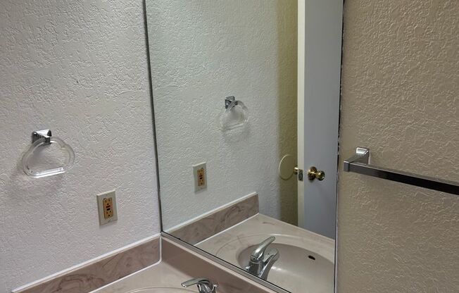 2 beds, 2 baths, 957 sqft, $1,015, Unit 31