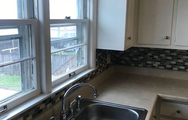 Beautiful 3 bedroom 2 bath + Den/office townhouse in Robbinsdale!