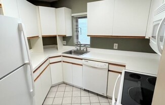 677 QUINCY SHR DR