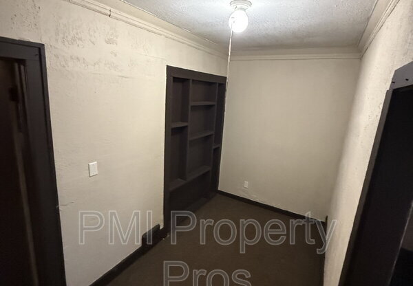 2320 N 44 ST