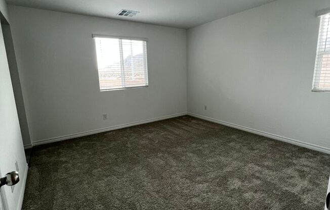 4 beds, 2.5 baths, $1,995, Unit 1