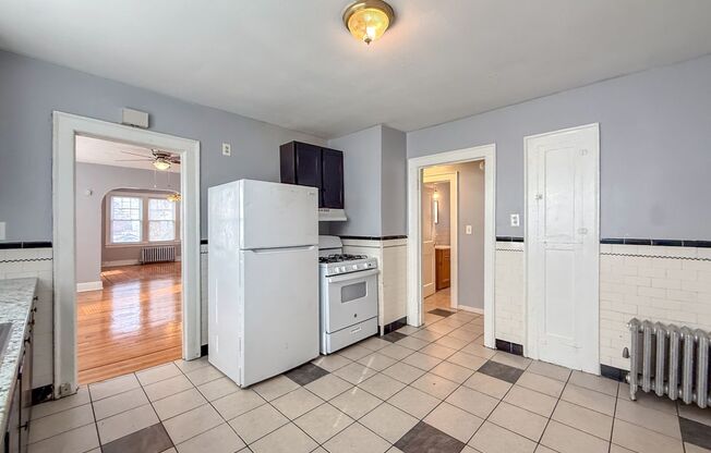 2 beds, 1 bath, 574 sqft, $1,995, Unit 257 Sheffield Ave Unit 1