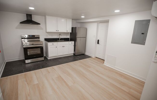 1 bed, 1 bath, 600 sqft, $899, Unit Unit 111